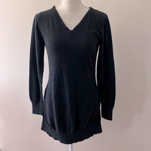 Liz Lange Maternity women’s knit V neck long sleeve black blouse Ruched size M